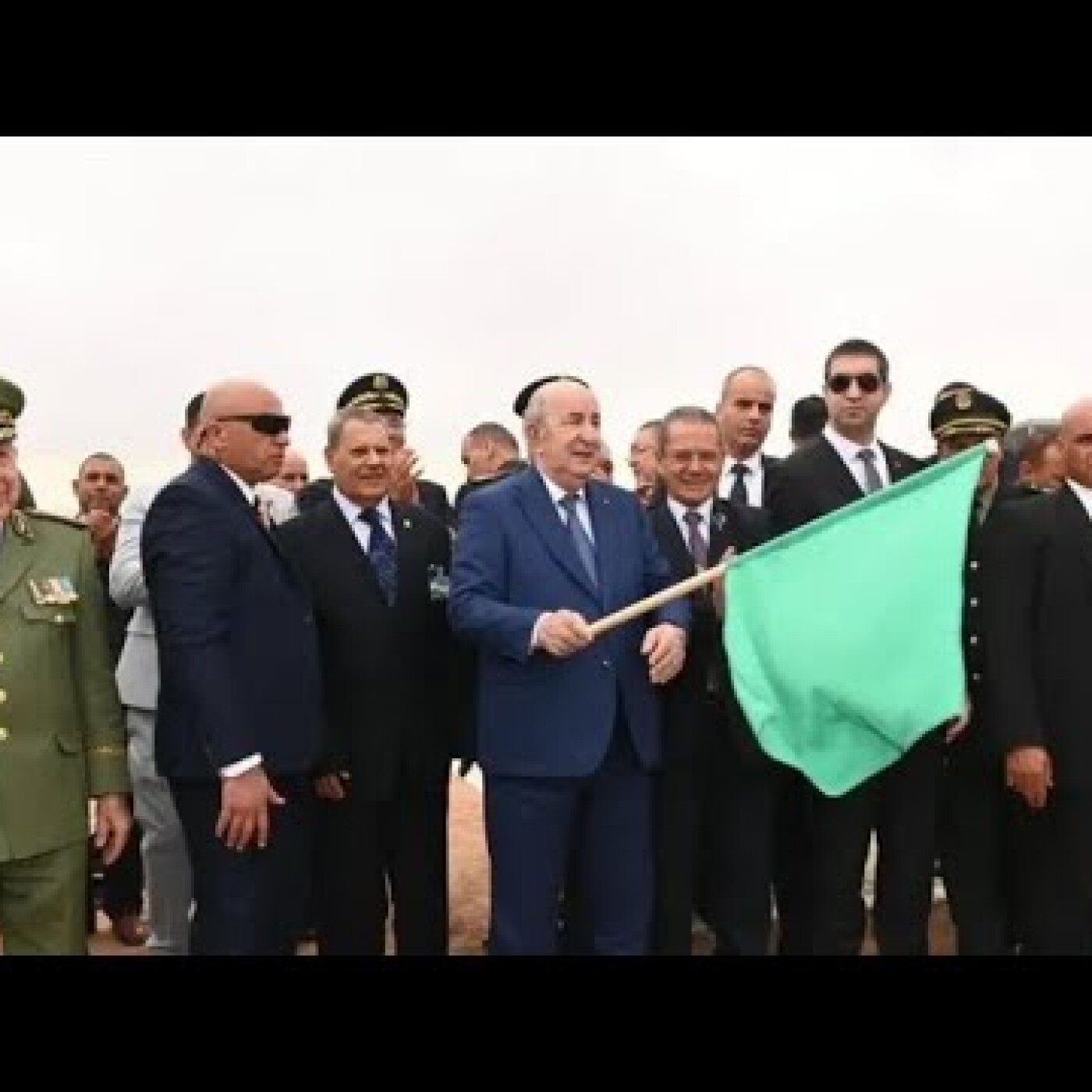 22 milliards $ pour le train Alger-Adrar-Tamanrasset !Tebboune entre folie et priorités négligées episode artwork