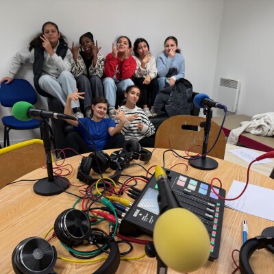 Les collégiennes regrettent la violence des garçons cover