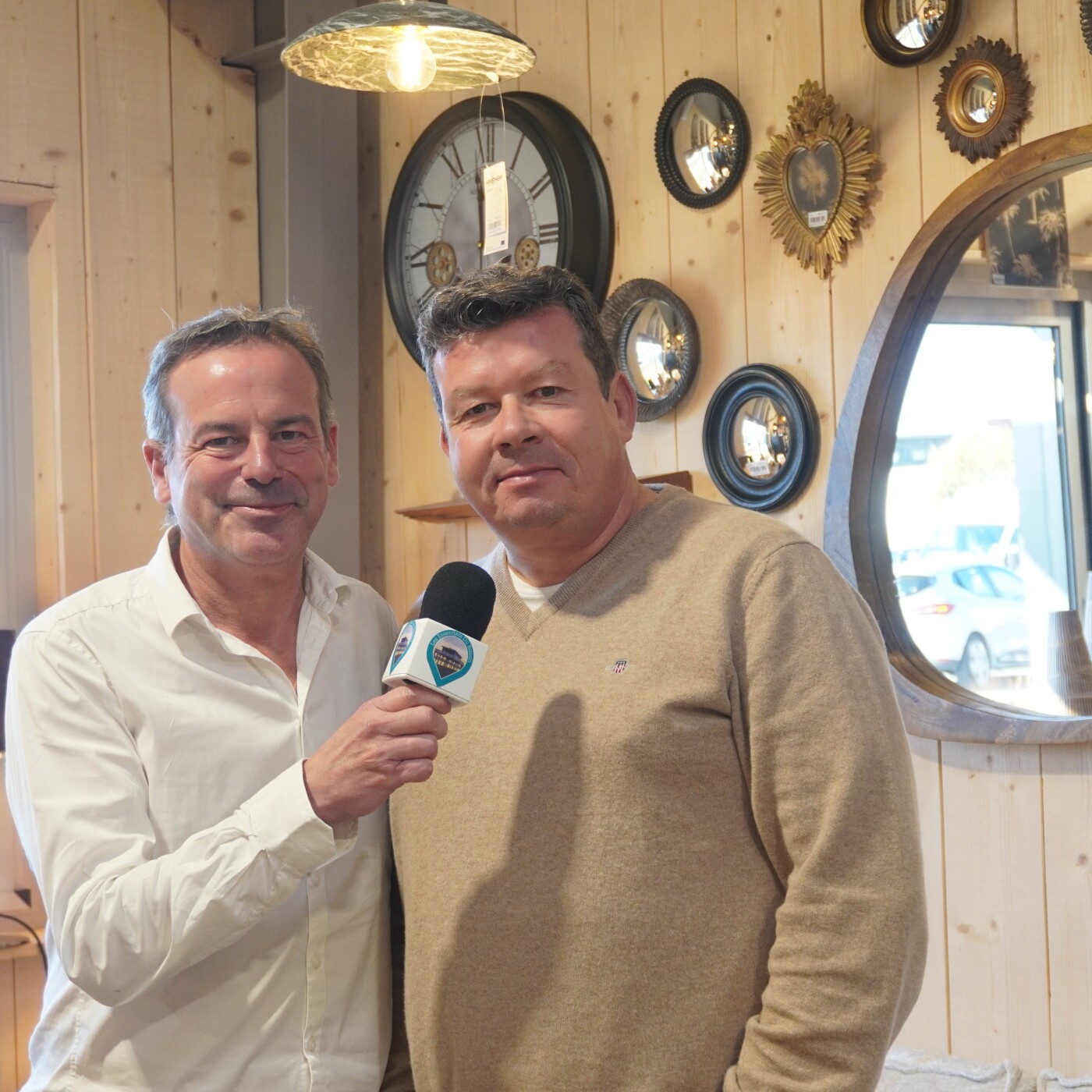 Franck Dumeige nous présente son magasin d'ameublement et de décoration Hémisphère Sud situé à La Teste episode artwork