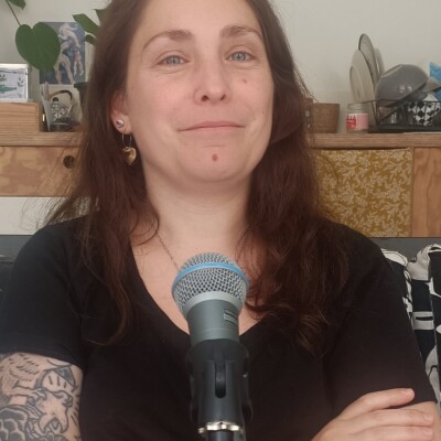 Liz Mosa, Une artiste joyeuse cover