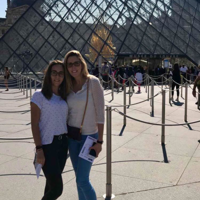 S1 E15 A & C - Deux soeurs au caractère bien différent cover