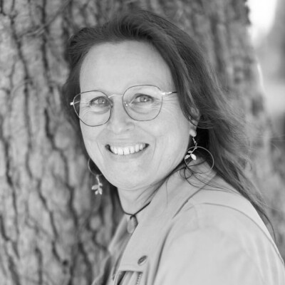 #5 - Lauriane devient Sophrologue après une longue carrière à La compagnie nationale des chemins de fer cover