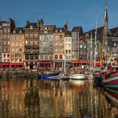Honfleur, charmante étape en Normandie cover