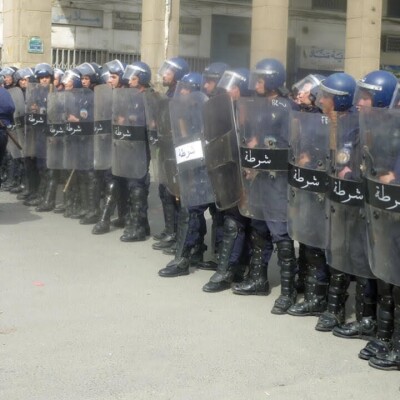 Des forces anti-émeutes déployées à Alger : la panique face aux appels à manifester de la #GENZ213 cover
