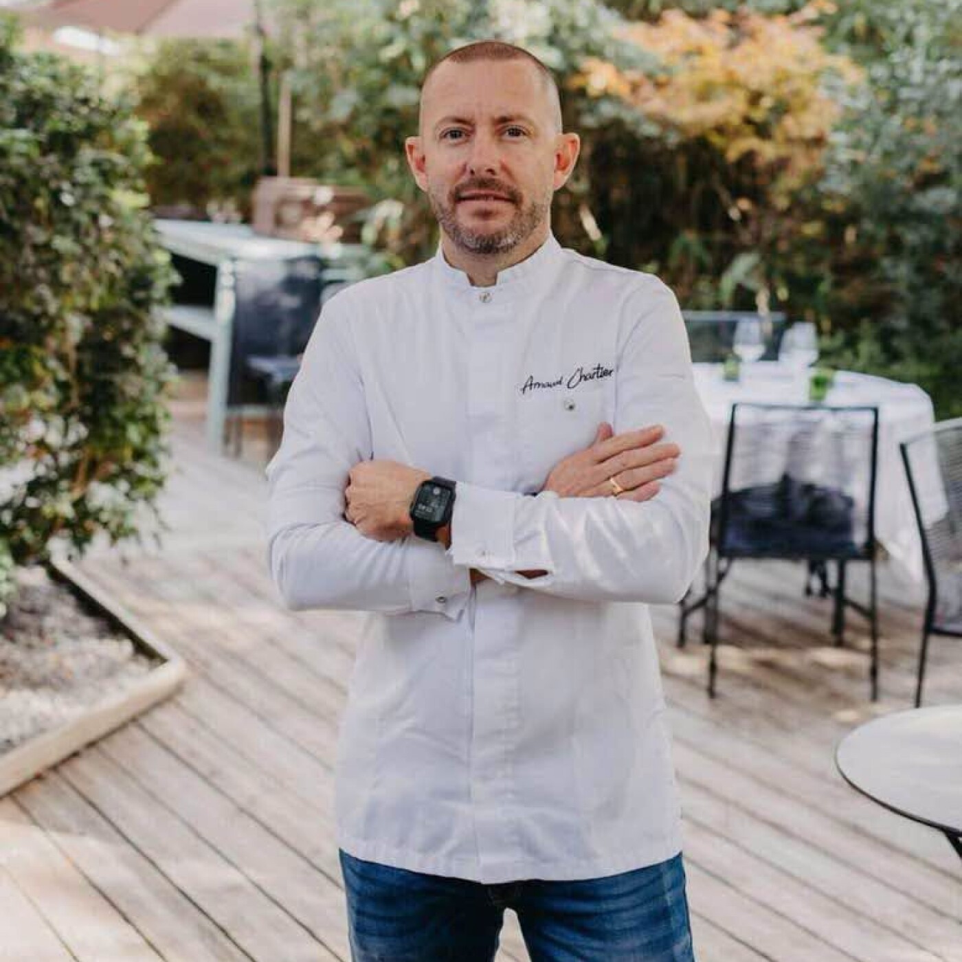 Le Chef du Restaurant Le Pitey à Arès, Arnaud Chartier reste mobilisé sur place pour nourrir les sapeurs-pompiers sur le front. Il nous raco episode artwork