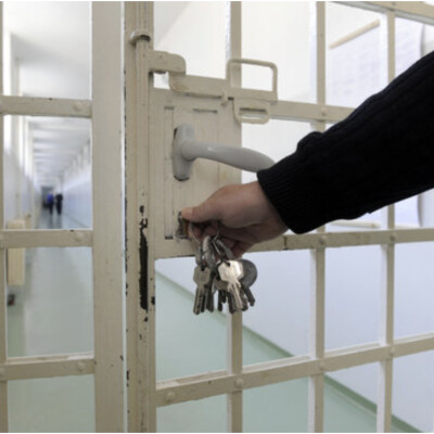 Un pied dedans un pied dehors, à la prison de Val-de-Reuil cover