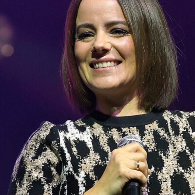 25 ans après, Alizée nous replonge dans nos souvenirs ! cover