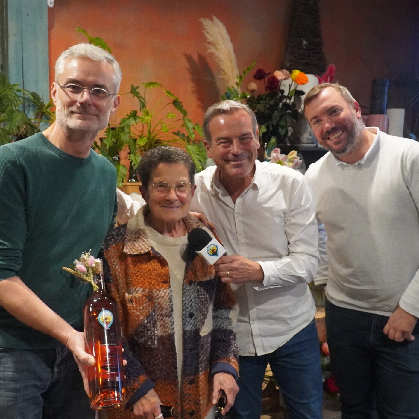 Chez Philo et Capucine, le fleuriste Stéphen, le vigneron Daniel qui a offert un magnum de rosé et la lauréate livrent leurs impressions episode artwork