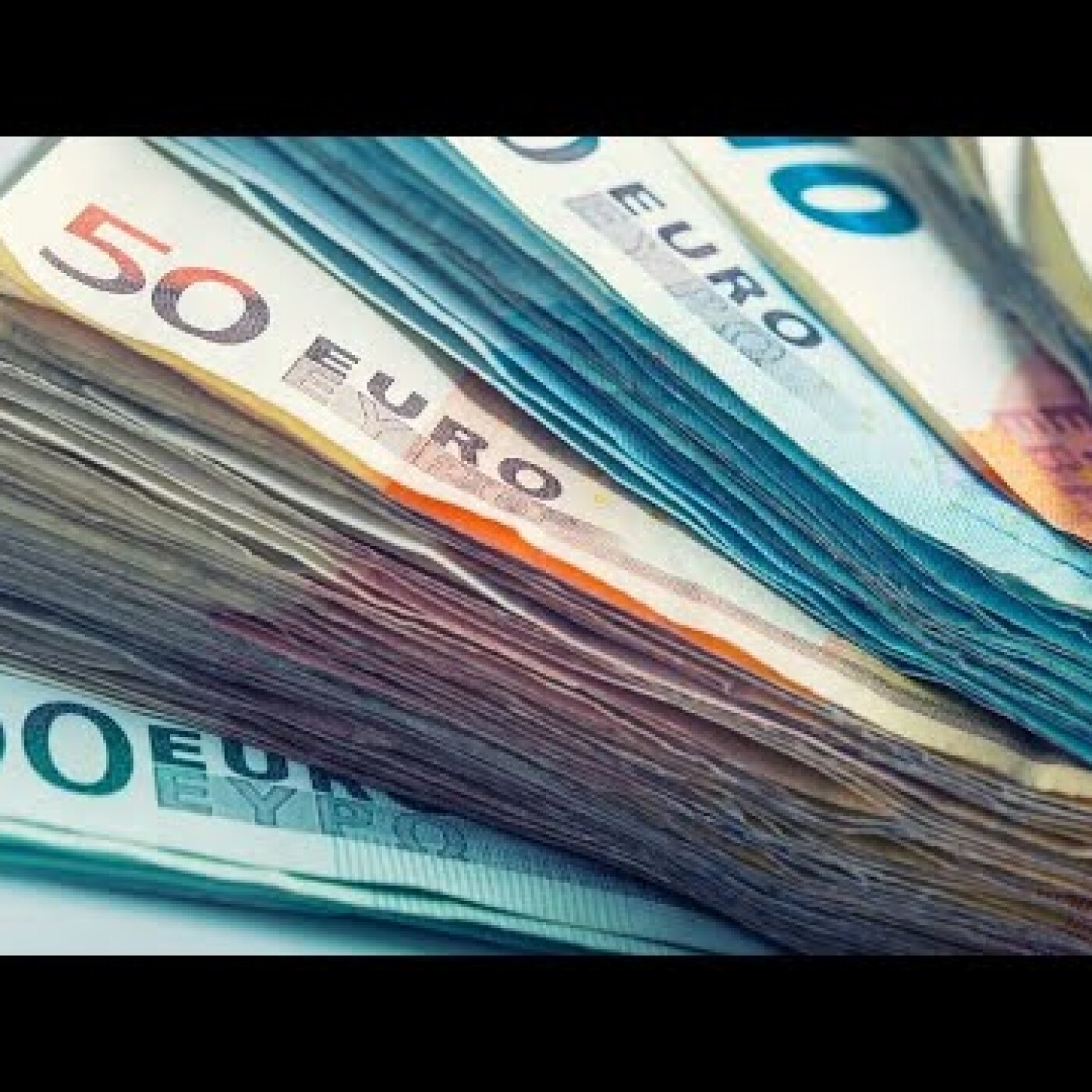 Révélations sur ces mystérieux gros acheteurs de l’euro qui ont provoqué la chute du Dinar algérien episode artwork