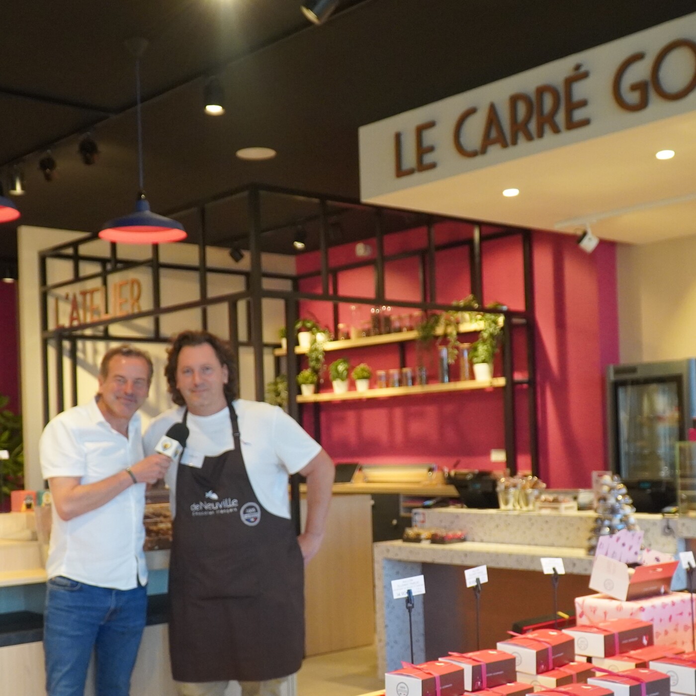 A La Teste, Aurélien Maheut vient de créer une boutique Chocolat De Neuville. Il vous détaille sa très belle offre et son épicerie fine episode artwork