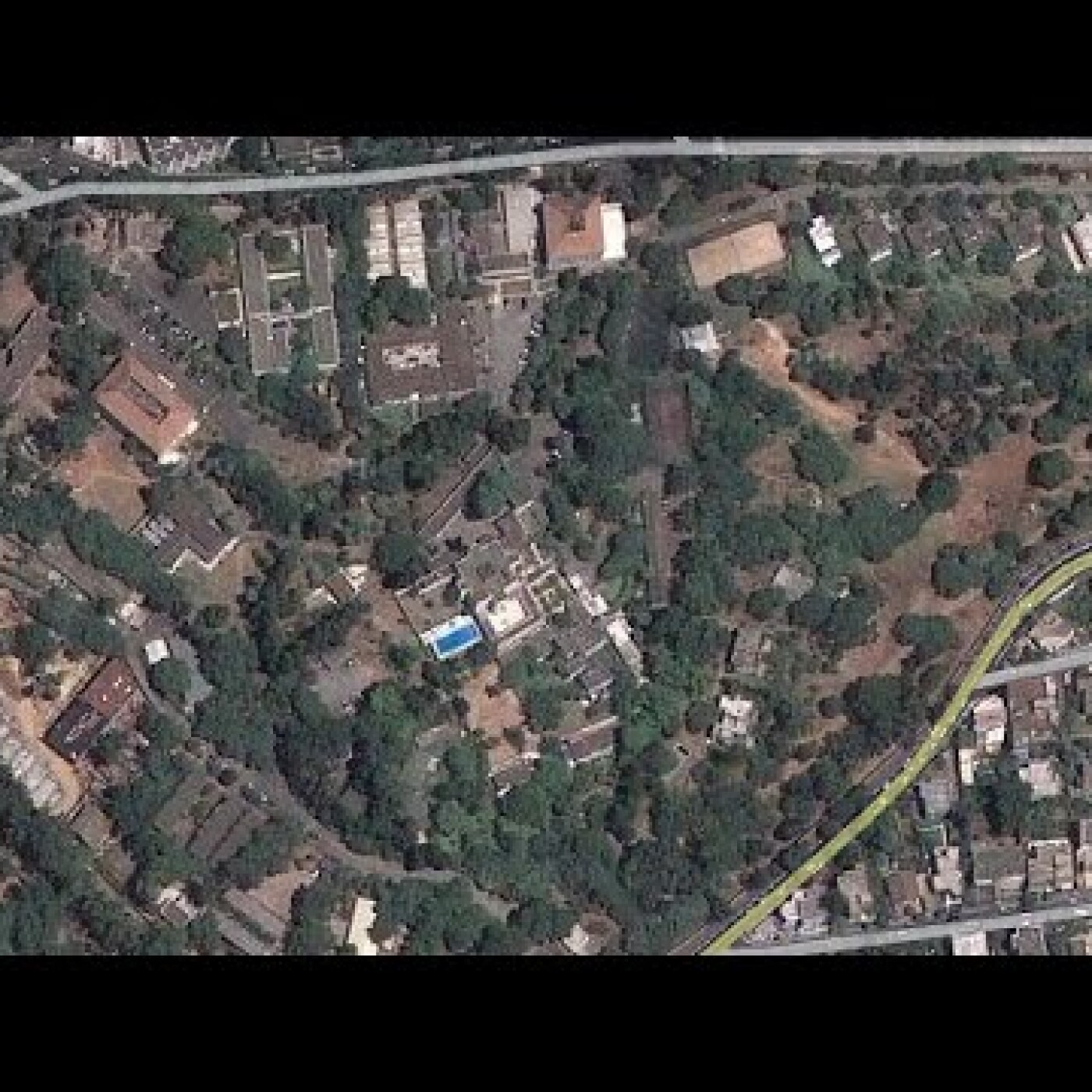 L’Algérie veut réduire la superficie de l’ambassade de France à Alger et déloger l’ambassadeur episode artwork