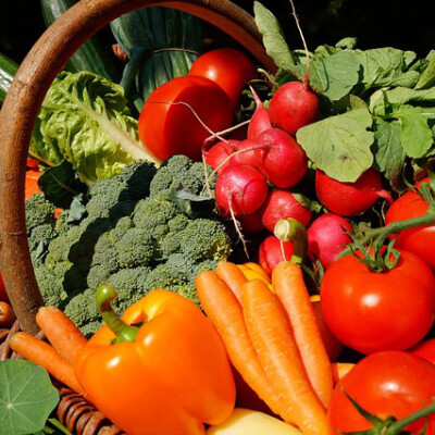 Les circuits courts dans le sud Luberon, Table ronde au marché de Cadenet cover