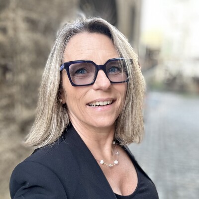 EP 8/ LARISSA CASARETO - Mindset, réseau et réussite : la formule Larissa cover