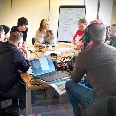 Les relations et les jeunes - le débat thématique sur Chiche FM cover