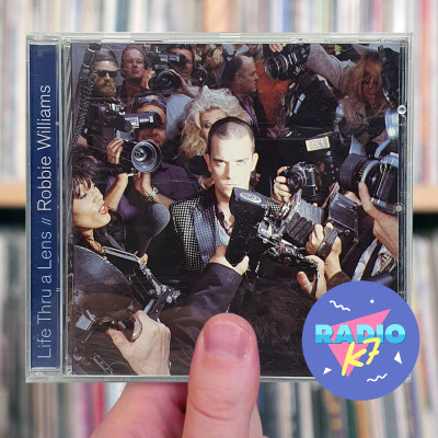 Robbie Williams "Life Thru a Lens" (1997), le rescapé des boys bands devient une superstar de la pop cover