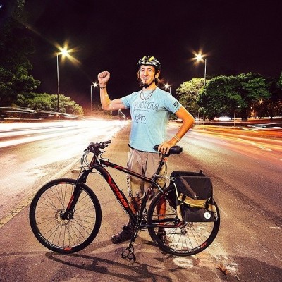 Geoffrey est journaliste et photographe, il veut réaliser son rêve : rencontrer Pépé Mujica en Uruguay cover