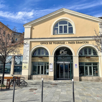 L’Office de Tourisme du Pays d'Ajaccio, ancienne halle aux paysans (1858) – Histoire d’un bâtiment du boulevard du Roi Jérôme cover