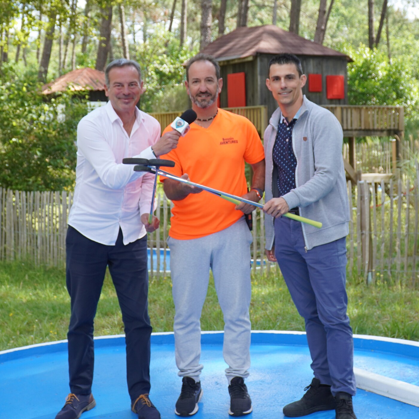 Depuis Bassin Aventures, David Bréjoux nous présente l'Accrobranche, le Mini-Golf, la Cité Perchée et Rémi Cubié offre des invitations episode artwork