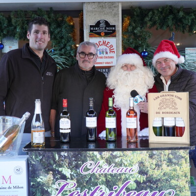Depuis la boucherie Aux 3 cochons, ce samedi 16 décembre, Manu avait convié le Père Noël et le vigneron Cyril Dedieu pour le tirage au sort cover