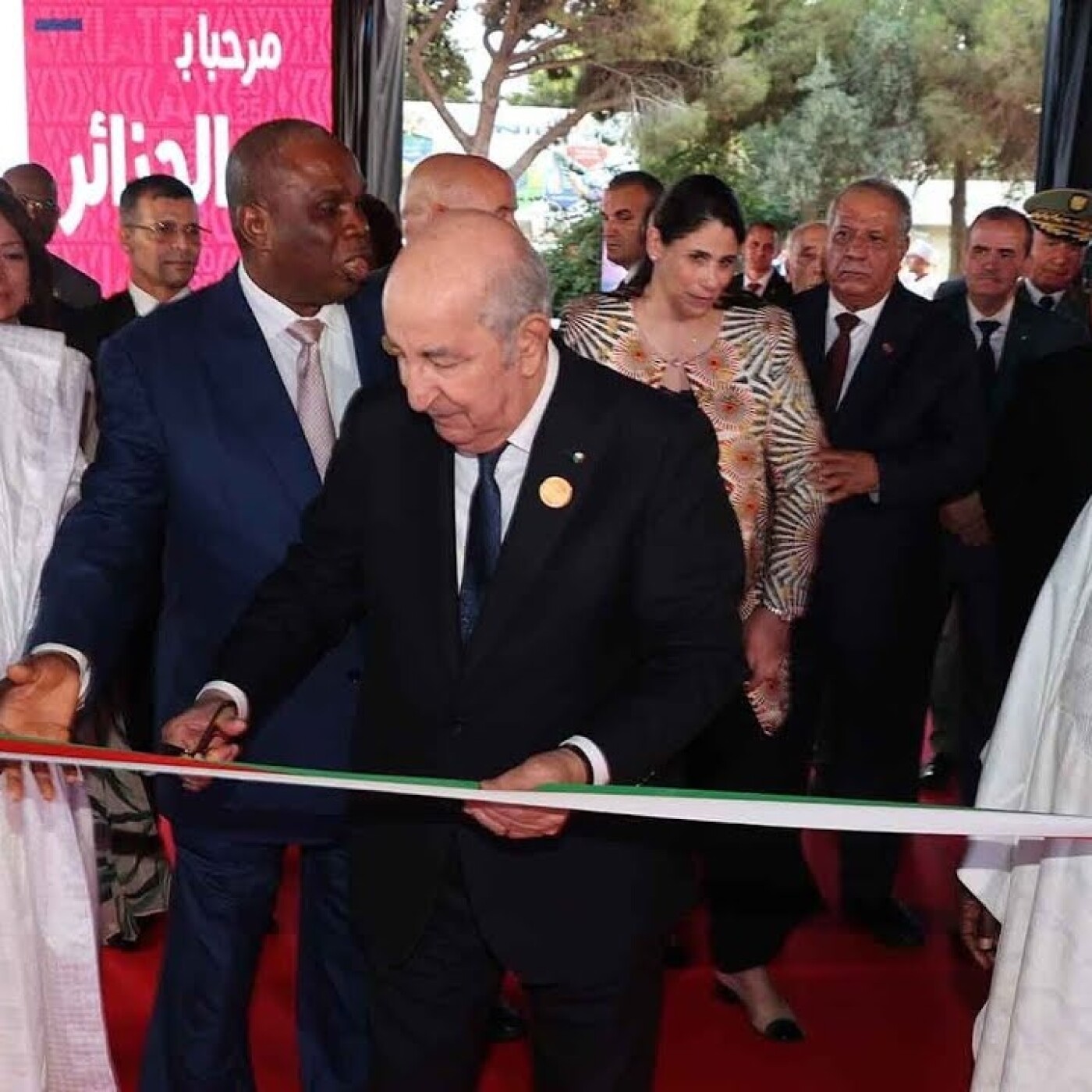 Verrouiller toute l’Algérie et l’offrir à une seule entreprise : l’idée très dangereuse de Tebboune episode artwork