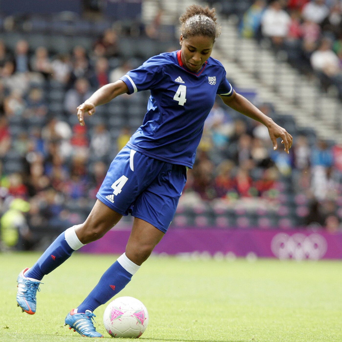 Laura Georges entre en jeu