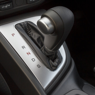 Un permis boîte auto permet-il de rouler avec des voitures en boîtes manuelles ? cover