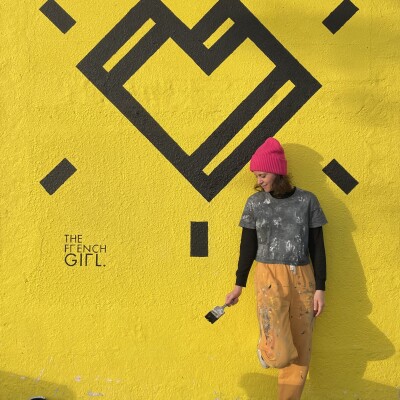 Parfumeuse & street artiste, elle fait du hasard une force créative. cover