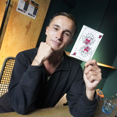 Axel En Vrai - humour, vulnérabilité et vérité derrière le personnage cover