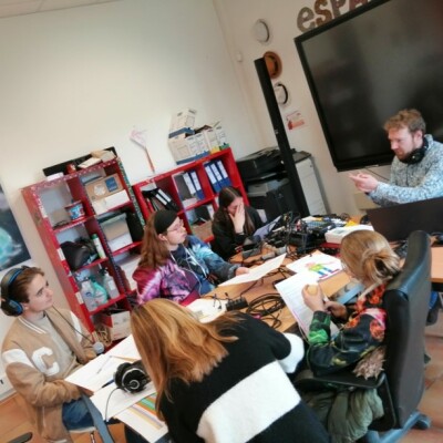 Izon FM : les activités du mois d'août, le dernier mix d'Hurricans, les recettes d'Elodie... cover