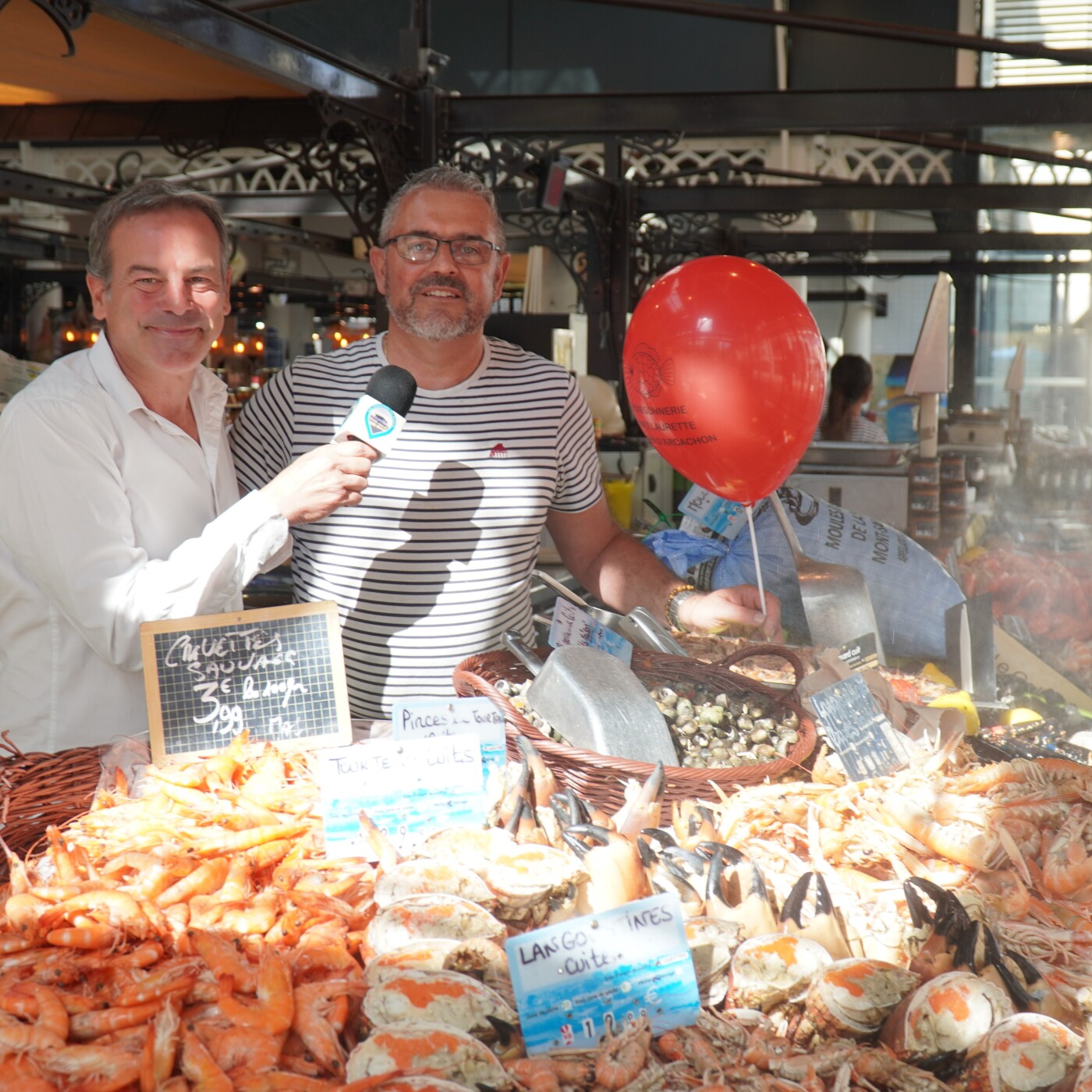 Depuis les Halles d'Arcachon, Christian Bourdin avec sa poissonnerie Chez Laurette nous détaille la diversité de son banc de 20 mètres episode artwork