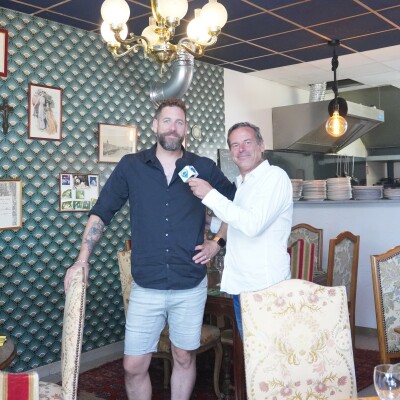 Sébastien Dematraz nous présente son restaurant La Gloutonne à travers sa décoration, ses spécialités et ses animations cover