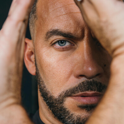 Bruce Ykanji – Faire tenir un empire Just & Debout cover