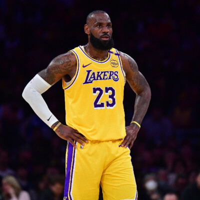 NBA: LeBron fora dos Lakers? + Embiid sincerão e Beal nos Clippers (Podcast The Playoffs #257) cover