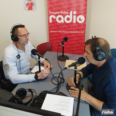 LA CHRONIQUE CITOYENNE - L'évolution de la communication dans la Police nationale cover