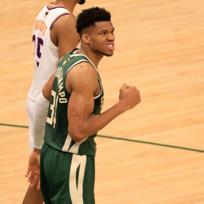 O show de Giannis no jogo 3! Suns ainda na frente (Livecast TP #39) cover