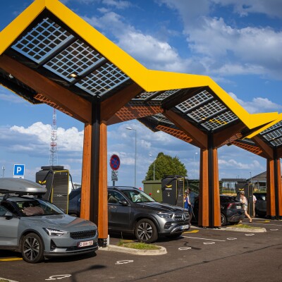 La recharge électrique sur autoroute entre dans une nouvelle ère ! cover