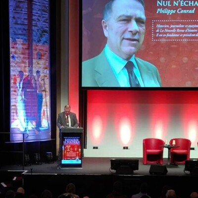 Le retour du politique, par Philippe Conrad cover