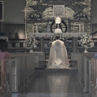 C'est quoi "la juste place" d'un prêtre ou d'un laïc en paroisse ? cover