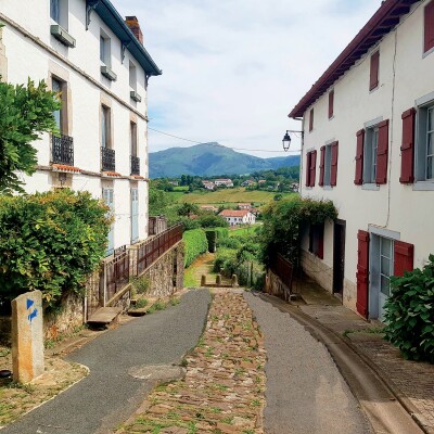 Sare, l'un des Plus Beaux Villages de France cover