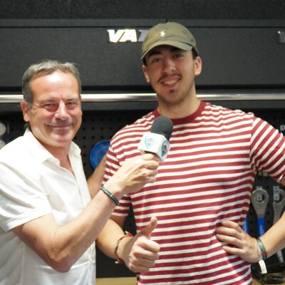 Les spécialistes de MondoVélo vous accueillent pour les entretiens et réparations de vos cycles. Diégo vous explique tout cover