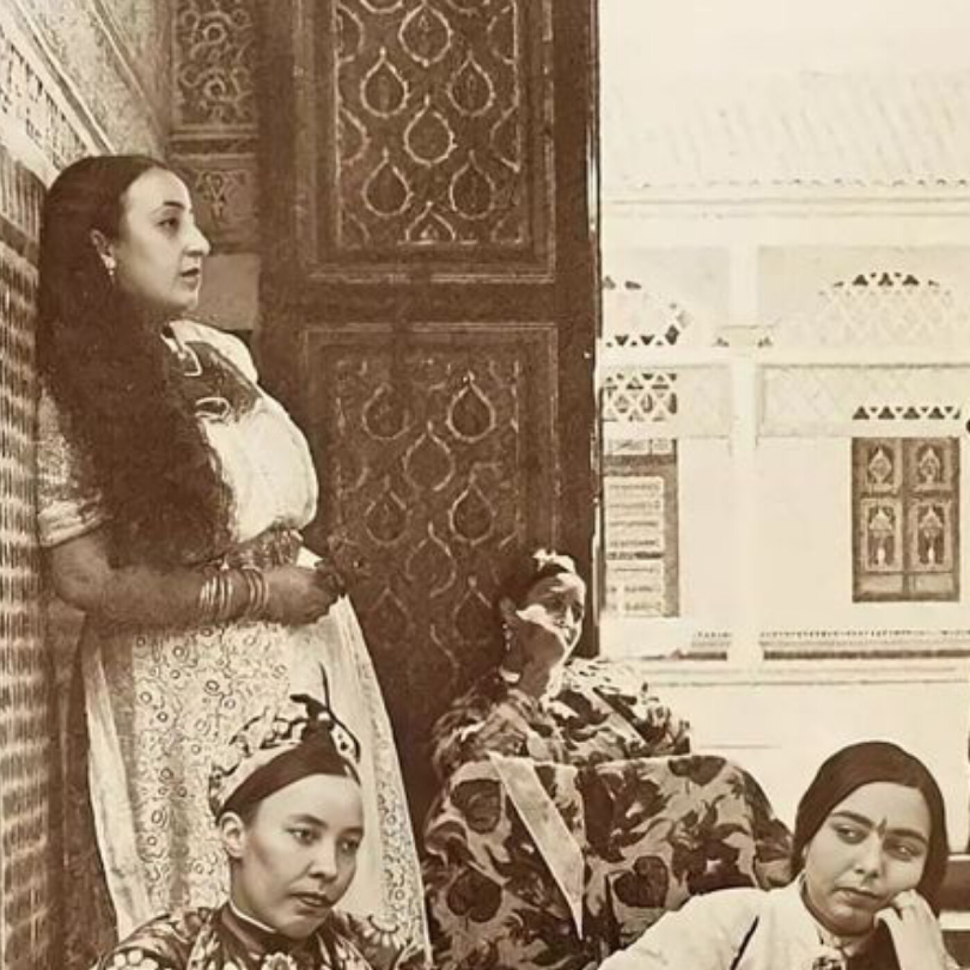 BARNAMAJ CHEIKHATS برنامج الشيخات Ep1