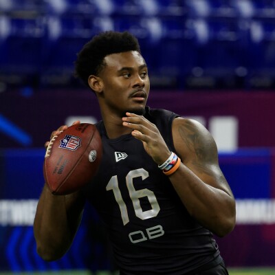 NFL: Os quarterbacks do Draft 2022 (Podcast The Playoffs #15) cover