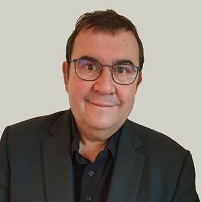 VIP 104 - Emmanuel Ziehli :  Aidez-nous à faire perdurer Radio R cover