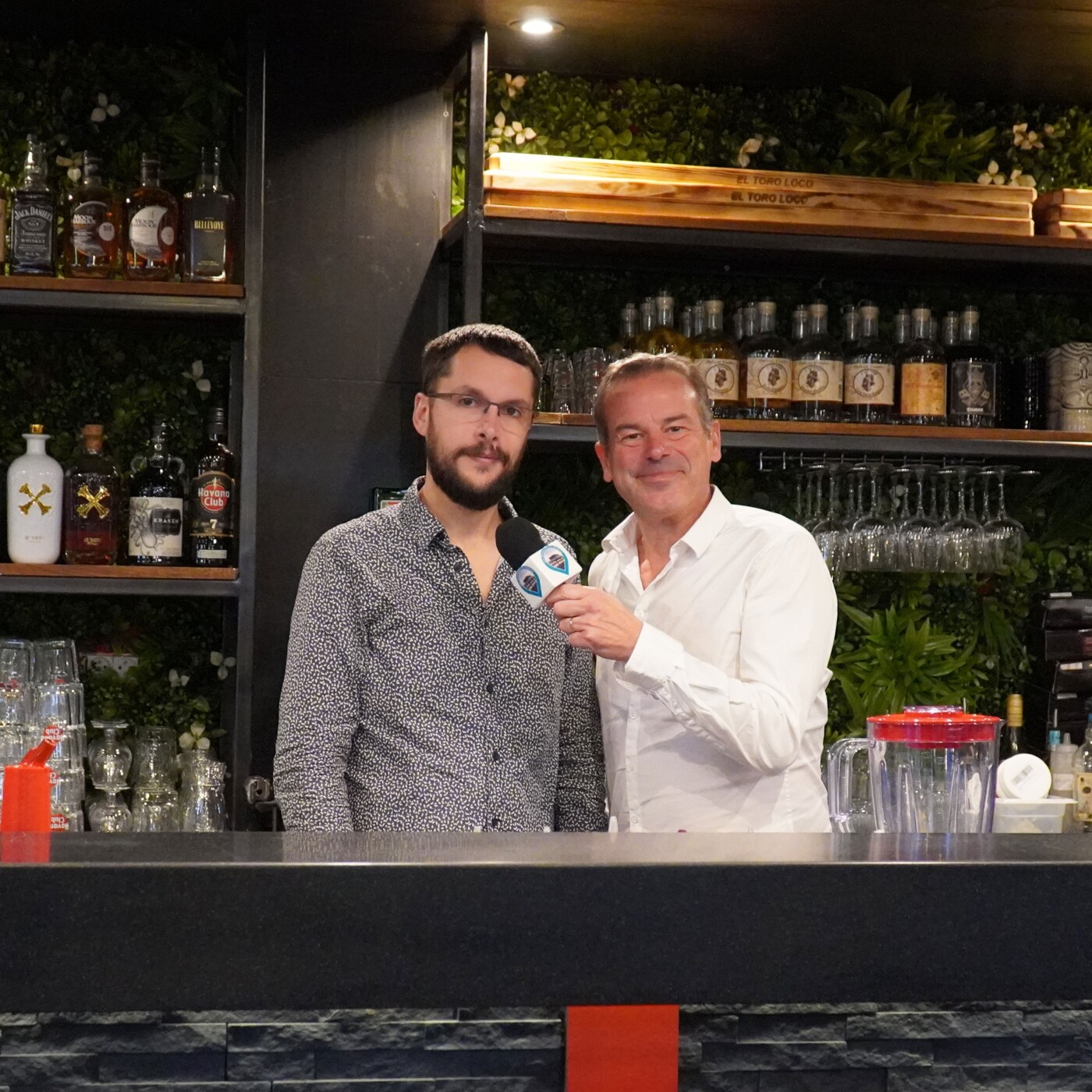 Arnaud Delattre vient de lancer El Toro Loco à La Teste, un bar Restaurant spécialisé dans les cocktails et tapas ouvert non-stop de episode artwork