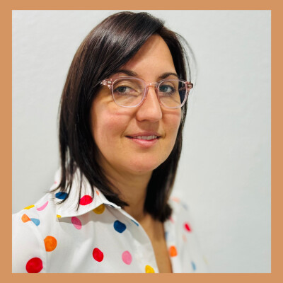 EP44 - Je suis sage-femme dans un Birthing Center. cover