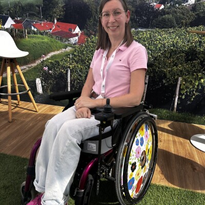 Sandrine Cossiez : agent d’accueil à la Maison des Personnes handicapées cover