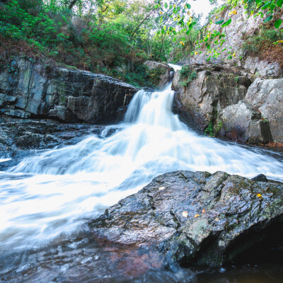 Une escapade de Noël en Normandie : cap sur les cascades de Mortain ! cover