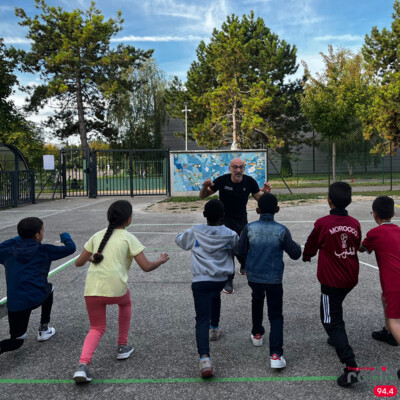 RADIO GAGA - Le conseil de la cité éducative cover