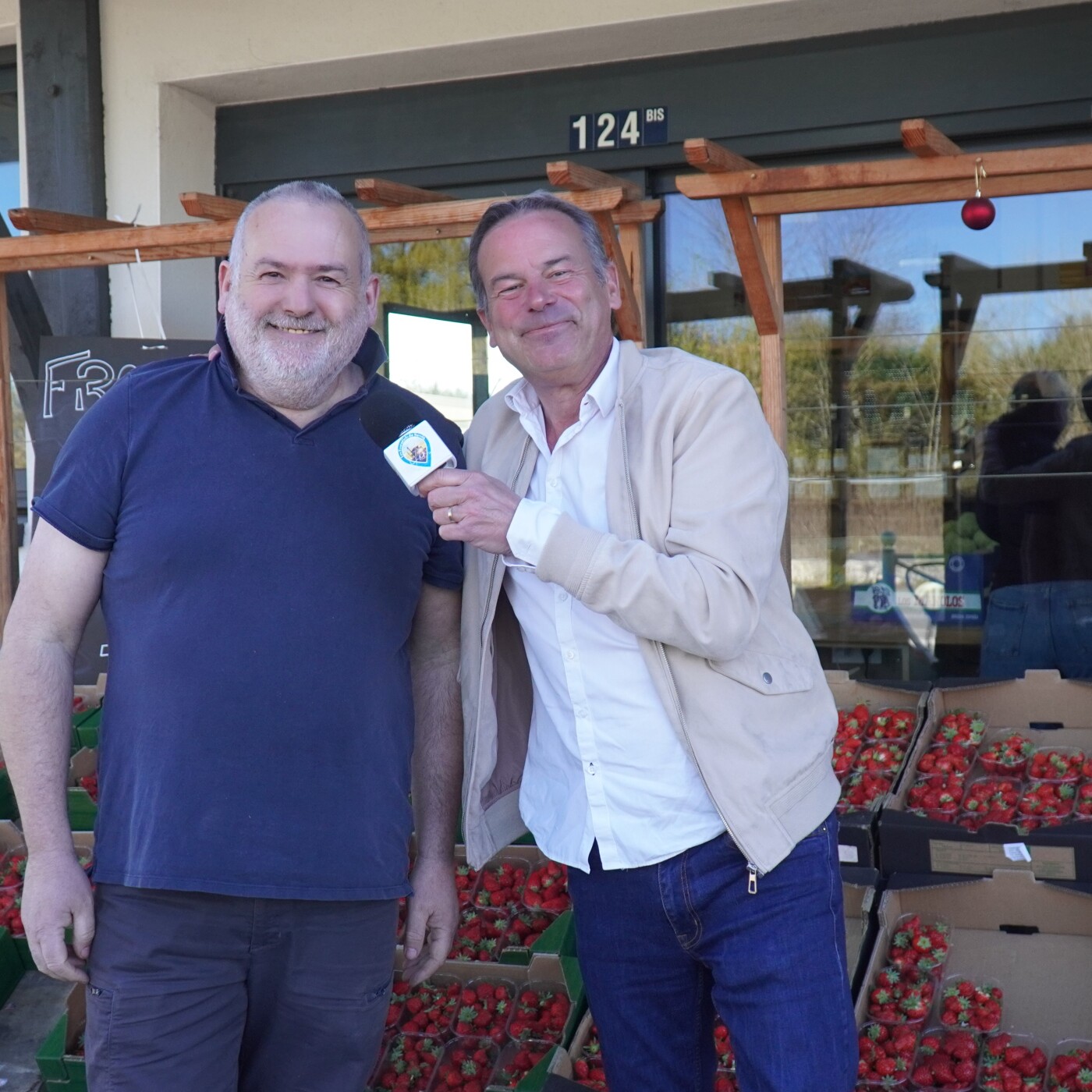 Stéphane Cuenca vient d'ouvrir Biganos Primeur où il met en valeur de nombreux producteurs de fruits et légumes du Lot et Garonne episode artwork