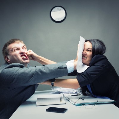 Les tensions professionnelles sont fautives mais ne constituent pas un harcèlement. cover